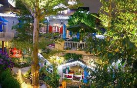 Trang trí Giáng Sinh không gian của bạn bằng dù che nắng Trang trí Giáng Sinh không gian của bạn bằng dù che nắng